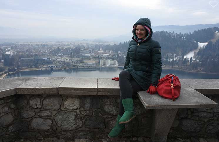 Die-Burg-Bled-und-Luxus-Camping-in-Ljubno-vicky-mit-sicht-auf-bleder-see