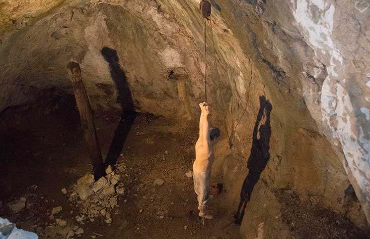 Die-Höhle-von-Postojna-Burg-Predjama-verließ