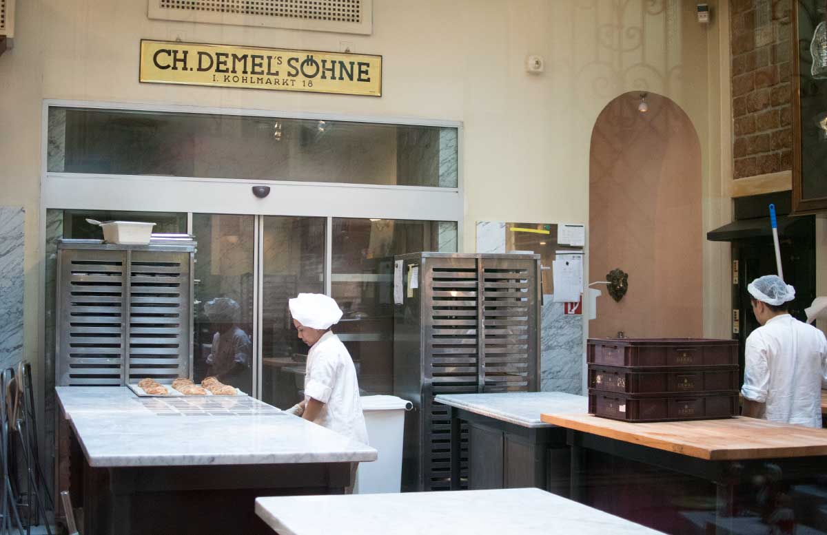 die-k-u-k-hofzuckerbaeckerei-demel-demel-und-soehne-konditorei