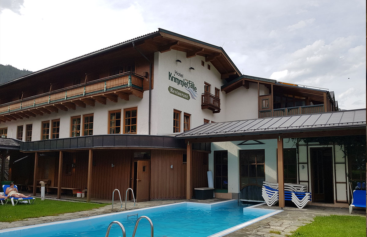 Die-Krimmler-Wasserfälle---die-größten-Wasserfälle-Europas-hotel-krimmlerfälle-pool