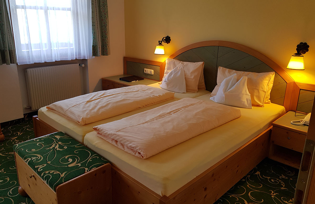 Die-Krimmler-Wasserfälle---die-größten-Wasserfälle-Europas-hotel-krimmlerfälle-zimmer