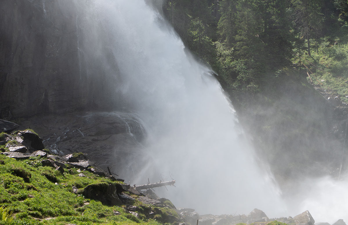Die-Krimmler-Wasserfälle---die-größten-Wasserfälle-Europas-wasserfall-aerosol