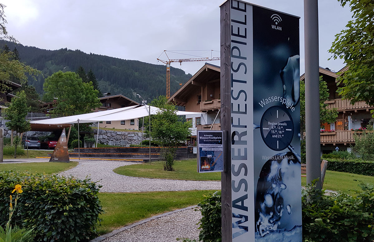 Die-Krimmler-Wasserfälle---die-größten-Wasserfälle-Europas-wasserspiele-im-ort-banner