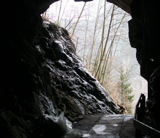 Die Saalachtaler Lamprechtshöhle in St. Martin bei Lofer Die-Saalachtaler-Lamprechtshöhle-in-St.-Martin-bei-Lofer-eingangsbereich