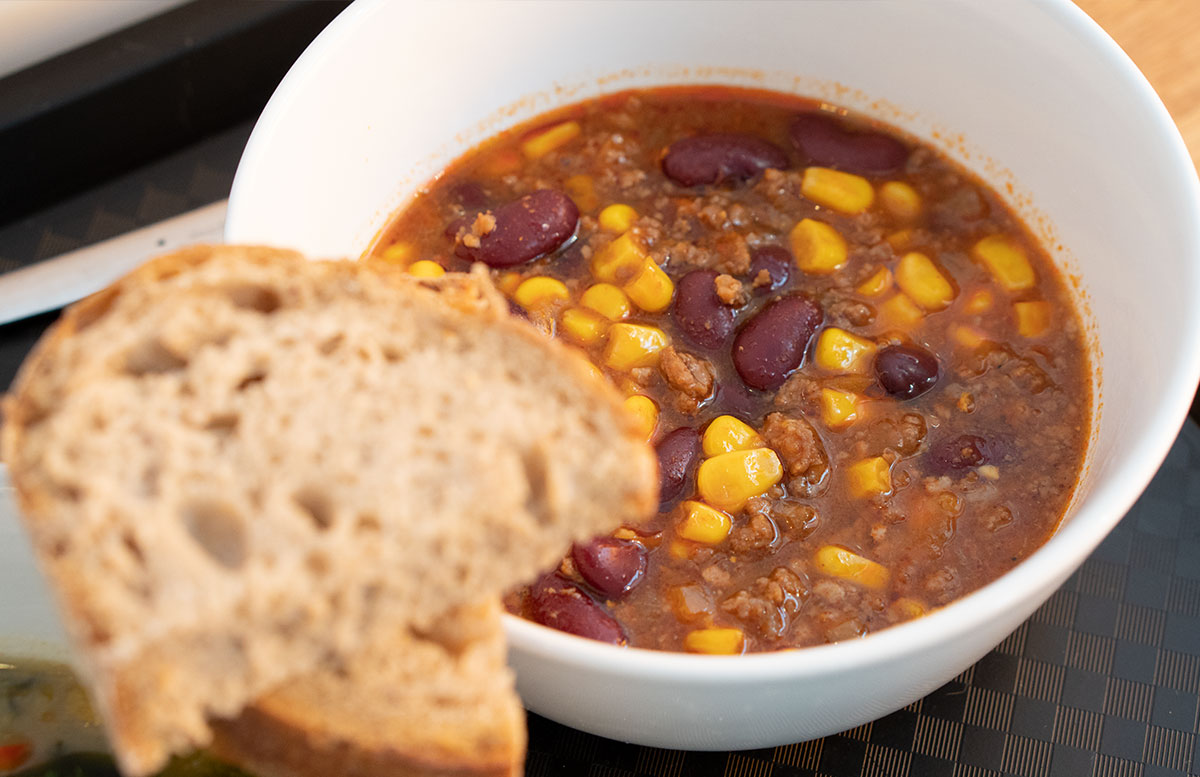 Die-Suppenbar-in-Wien-Günstiges-und-gesundes-Mittagessen-chili-con-carne