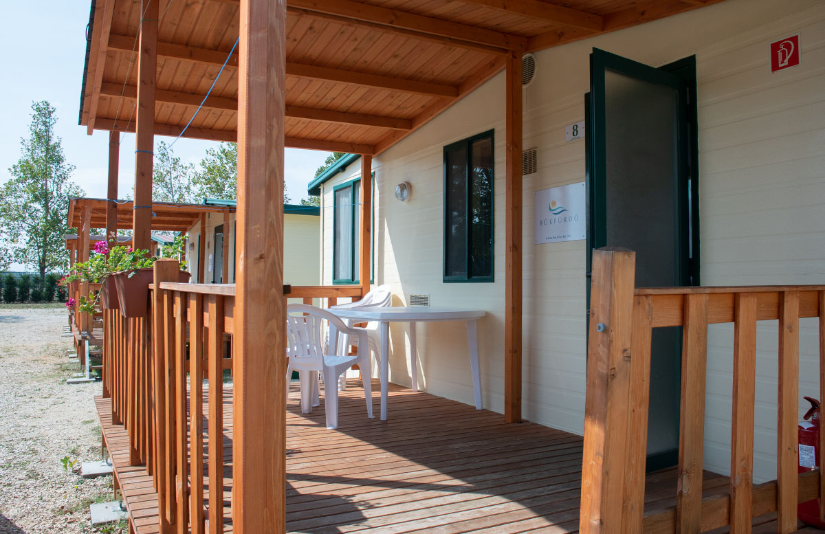 Die Therme Bük - Heilwasser und Rutschenspaß für die ganze Familie campingplatz mobilheim terrasse