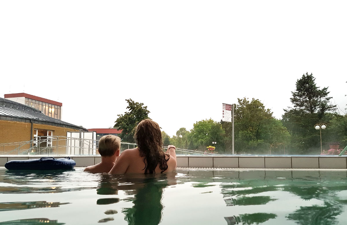 Die Therme Bük - Heilwasser und Rutschenspaß für die ganze Familie mutter und sohn