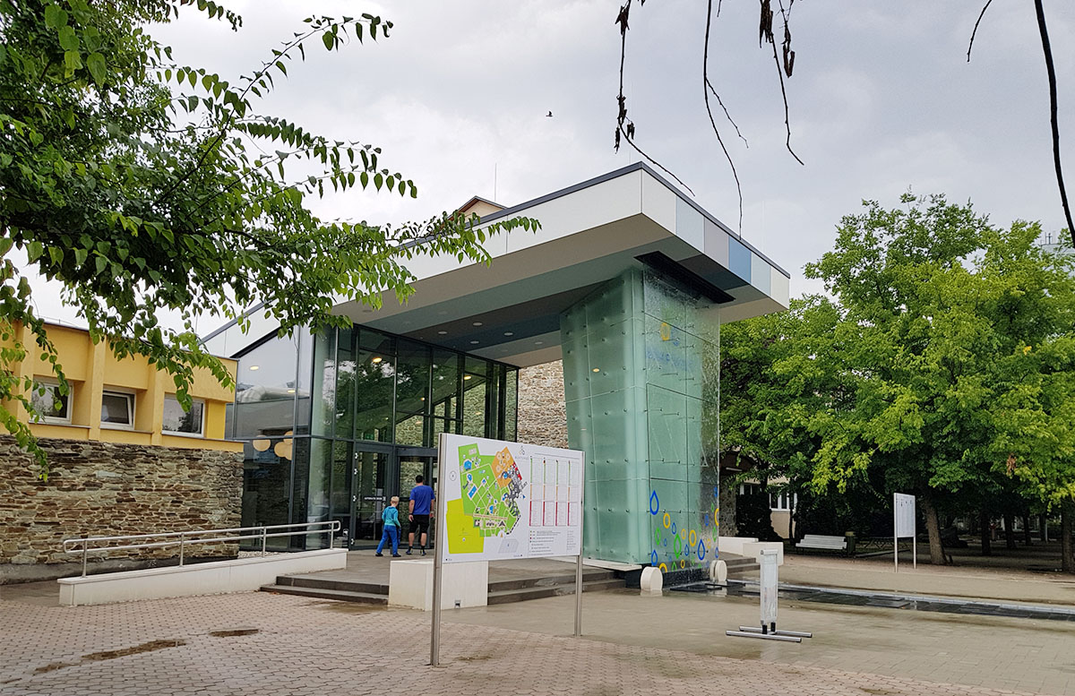 Die Therme Bük - Heilwasser und Rutschenspaß für die ganze Familie thermeneingang