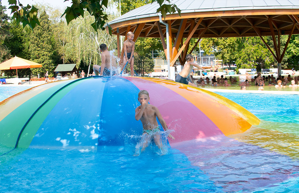 Die Therme Bük - Heilwasser und Rutschenspaß für die ganze Familie blobbing