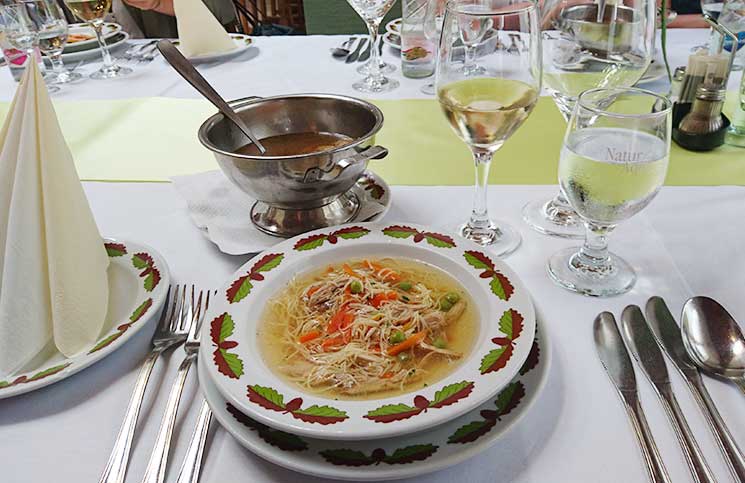 Die-Therme-Bükfürdo-und-Restaurant-Tipps-für-Bük-furdo-etterem-fasansuppe