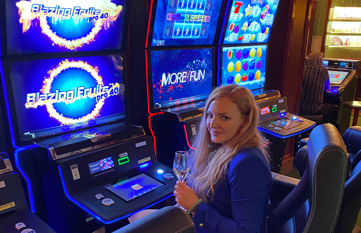 Dinner-und-Casino-Abend-im-Casino-Wien-vicky-mit-sekt