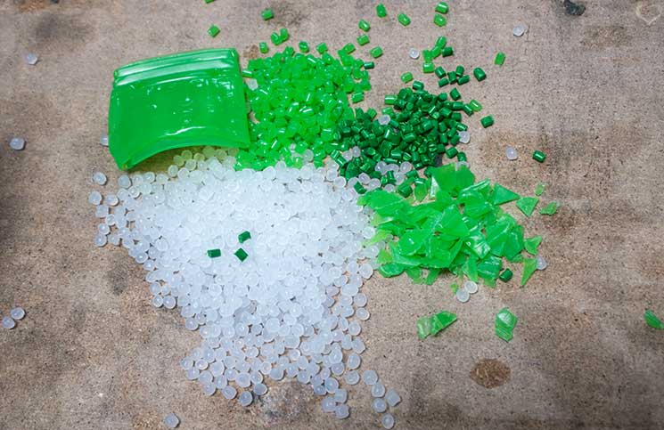 Dreh-und-Drink-plastik-granulat-recycling