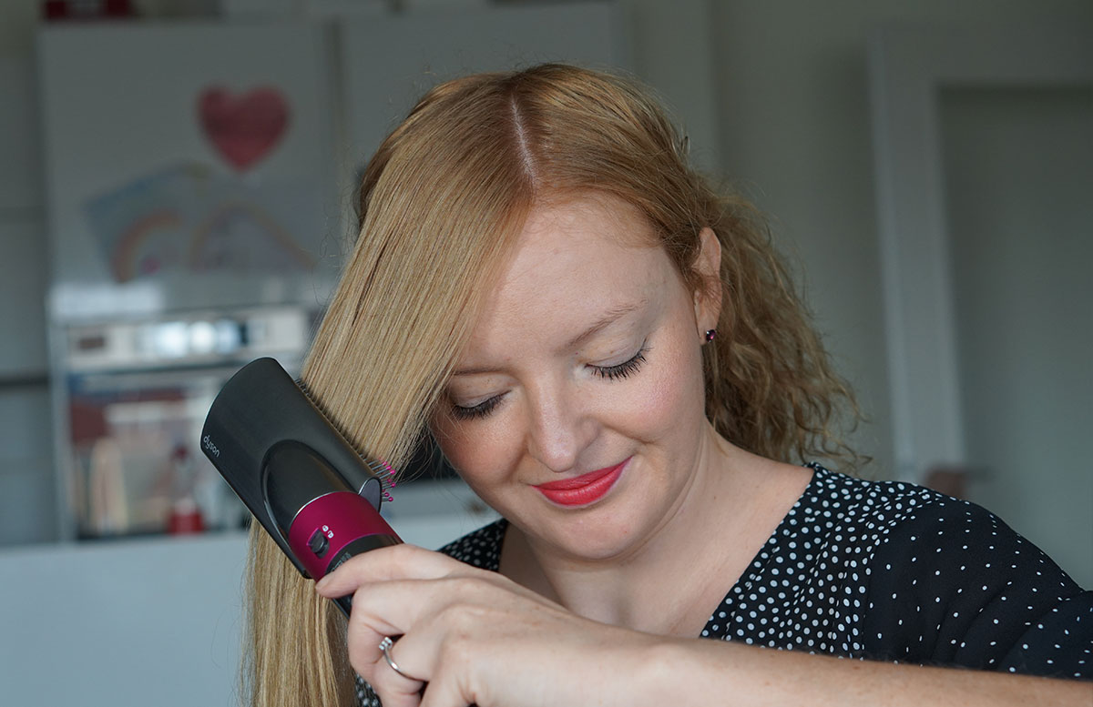 Dyson-Airwrap-der-Haarstyler-im-Test-fönbürste-glatte-haare