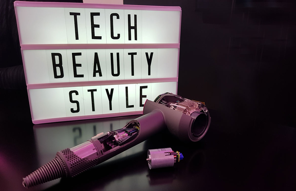 Dyson Supersonic Haartrockner vicky beim föhnen details geöffneter föhn