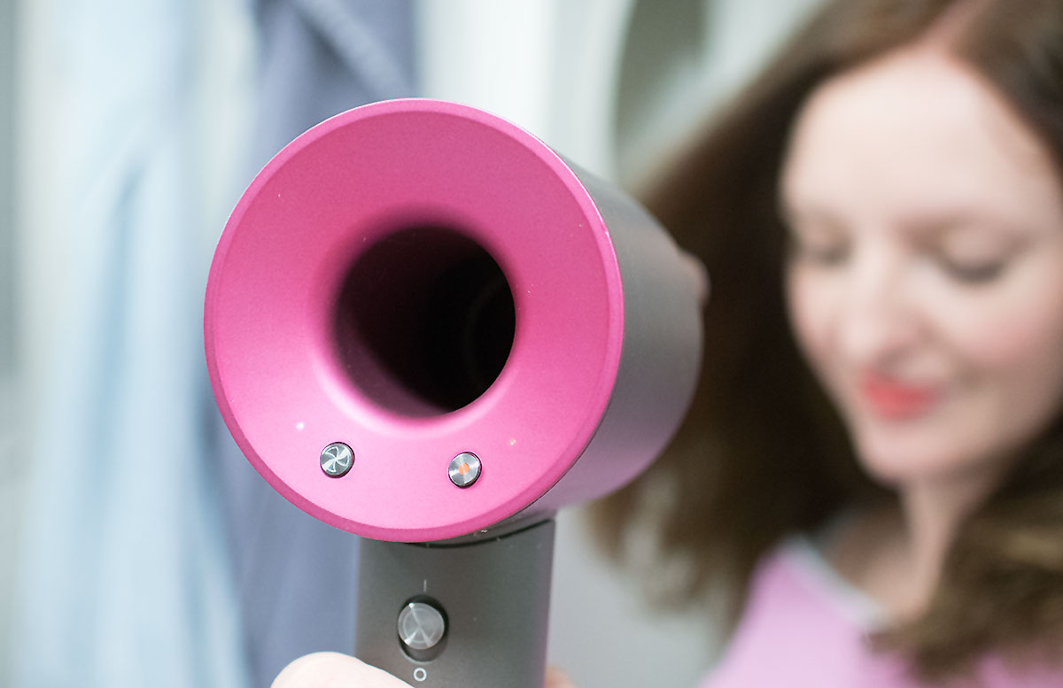 Dyson Supersonic Haartrockner vicky beim föhnen details