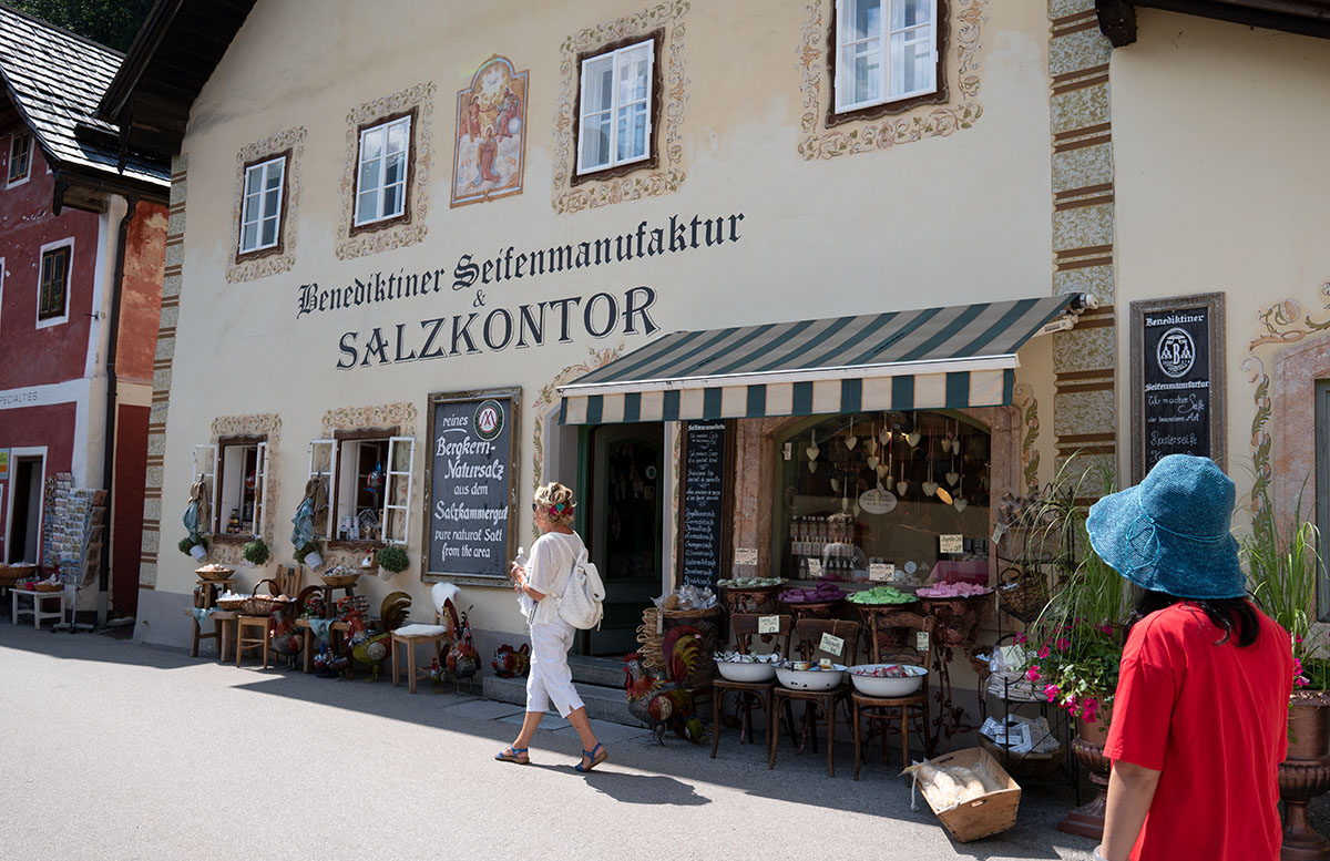 Ein Spaziergang durch Hallstatt im Salzkammergut ortschaft salzmanufaktur