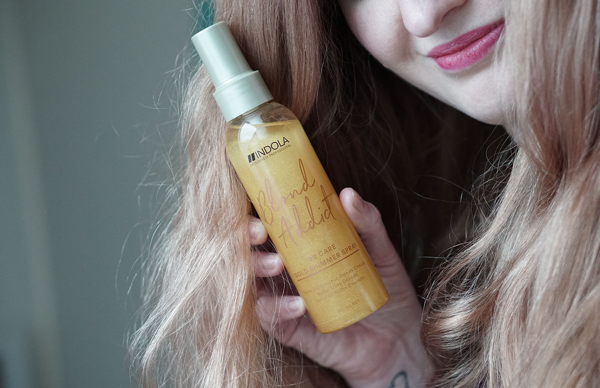 Erdbeerblonde-Haare-mit-Indola-Blond-Addict-gold-shimmer-spray
