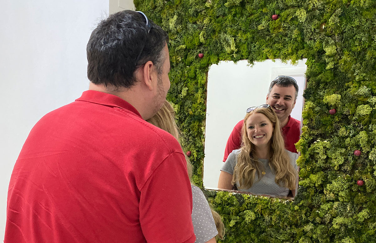 Erfahrungsbericht-Pure-Smile-Bar-in-Wien-bleaching-paar