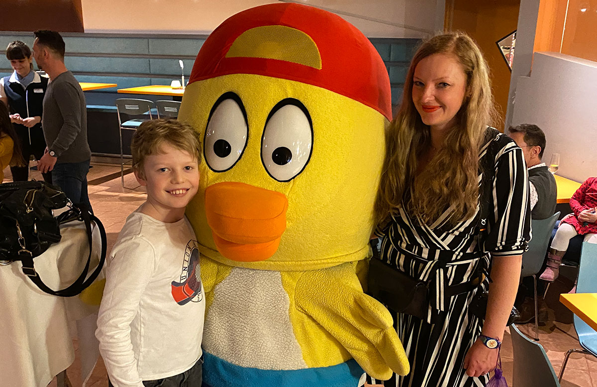 FIT-Familien--und-Gesundheitstage-in-der-H2O-Therme-lenny-und-vicky-hoppiho