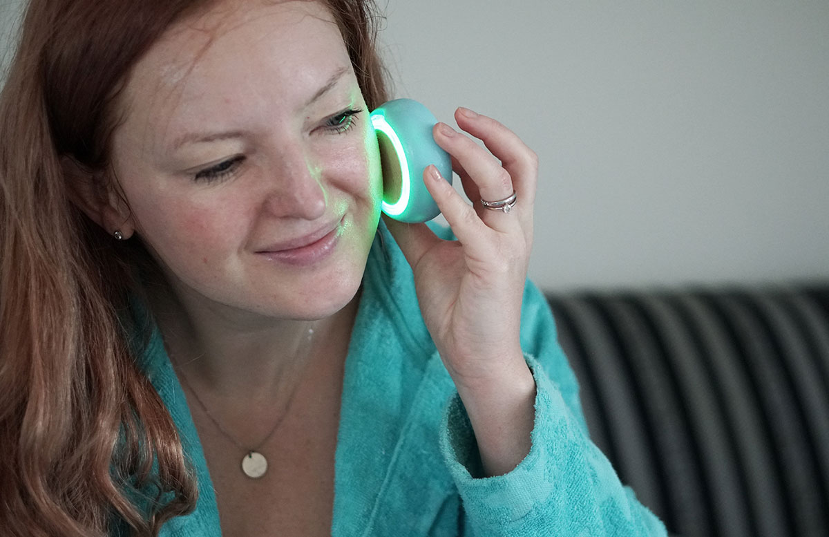 FOREO-UFO-2--Gesichtsbehandlung-für-zu-Hause-BLAUES-LICHT