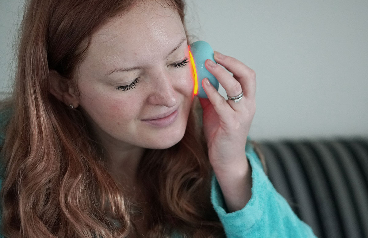 FOREO-UFO-2--Gesichtsbehandlung-für-zu-Hause-ROTES-LICHT