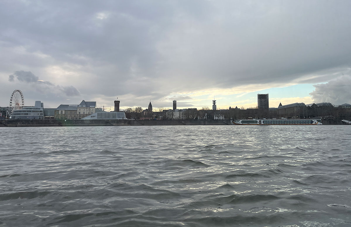 Familien-Flusskreuzfahrt-auf-der-A-ROSA-SENA--aussicht-zimmer