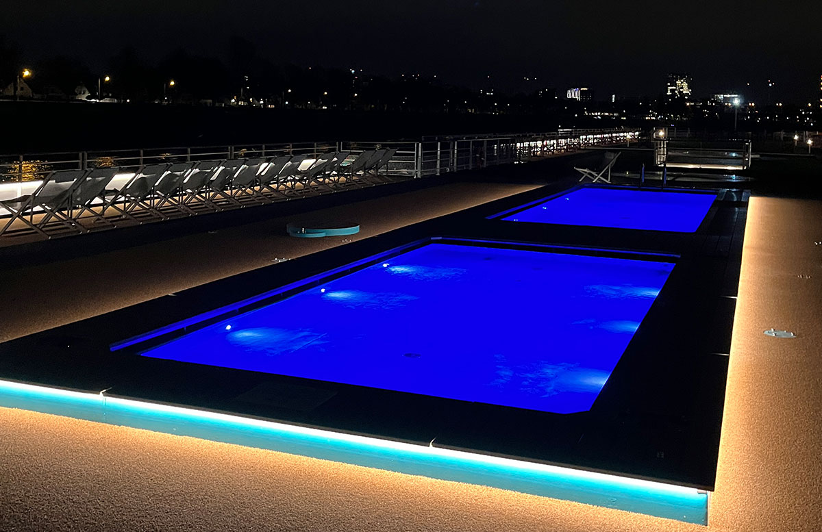 Familien-Flusskreuzfahrt-auf-der-A-ROSA-SENA-pool-am-dach
