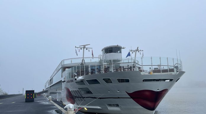 Familien Kreuzfahrt auf der A-ROSA SENA Familien-Flusskreuzfahrt-auf-der-A-ROSA-SENA--schiff-aussen