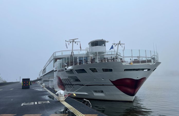 Familien Kreuzfahrt auf der A-ROSA SENA Familien-Flusskreuzfahrt-auf-der-A-ROSA-SENA--schiff-aussen