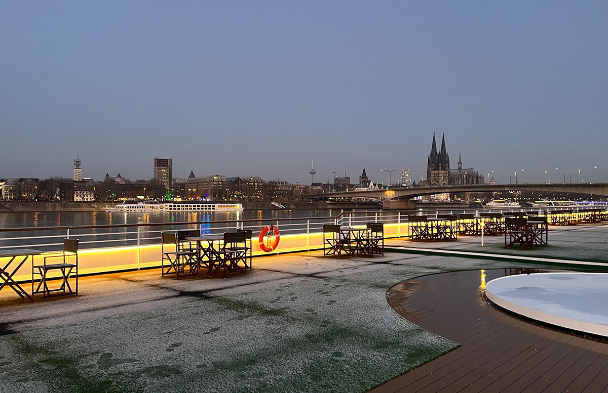Familien-Flusskreuzfahrt-auf-der-A-ROSA-SENA-schiffsdeck