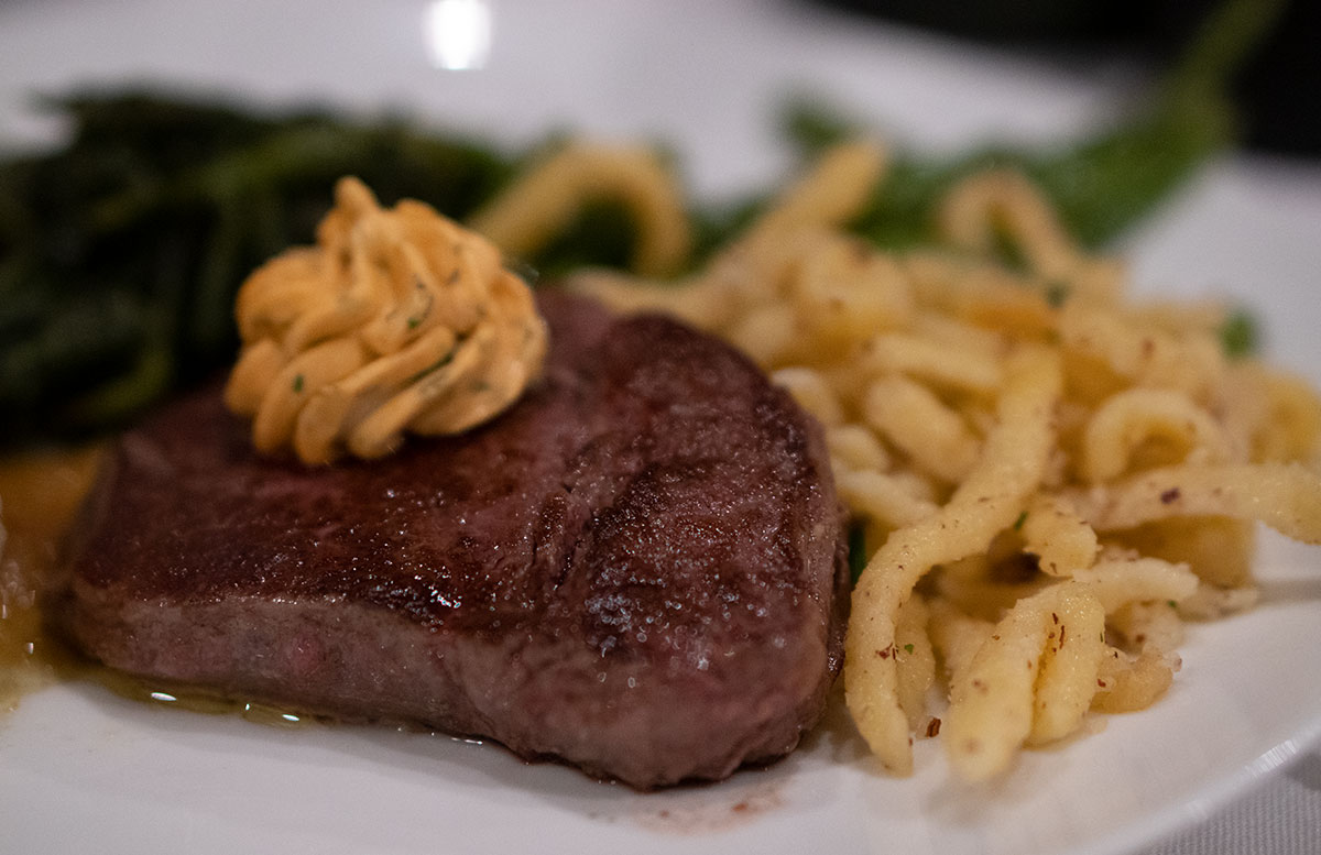 Familien-Flusskreuzfahrt-auf-der-A-ROSA-SENA-steak