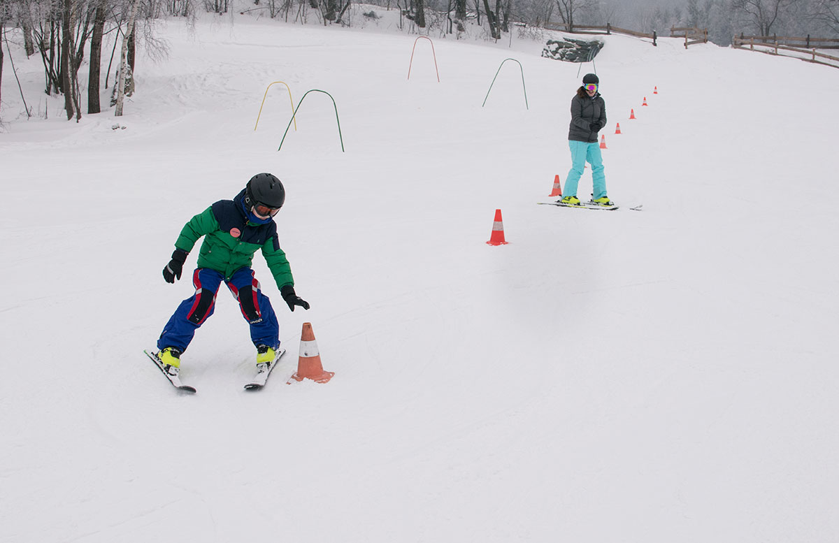 Familienausflug-Skifahren-in-St.-Corona-am-Wechsel-pistenabfahrt