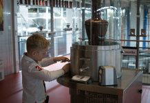 Familienausflug in die Zotter Erlebniswelt in Riegersburg Familienausflug-in-die-Zotter-Erlebniswelt-in-Riegersburg-schokobrunnen