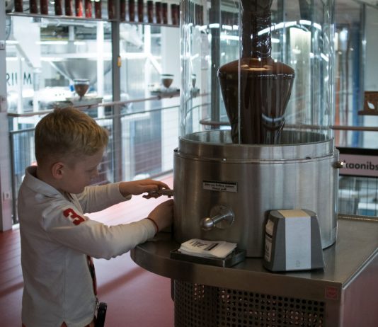 Familienausflug in die Zotter Erlebniswelt in Riegersburg Familienausflug-in-die-Zotter-Erlebniswelt-in-Riegersburg-schokobrunnen