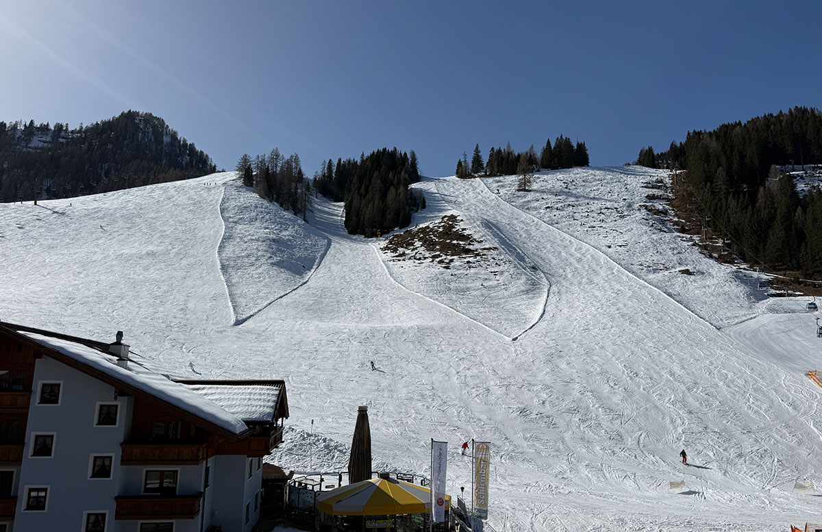 Familienhotel-Zauchenseehof-in-Zauchensee-aussicht-balkon