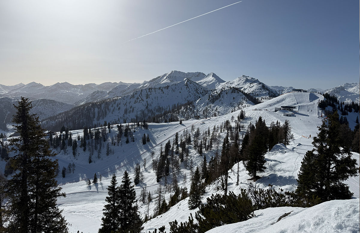 Familienhotel-Zauchenseehof-in-Zauchensee-bergkulisse