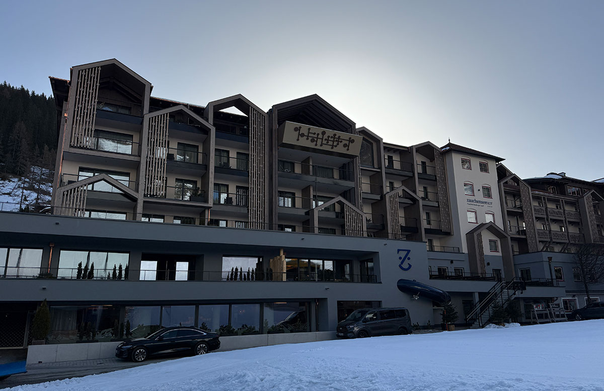 Familienhotel-Zauchenseehof-in-Zauchensee-hotel-von-aussen