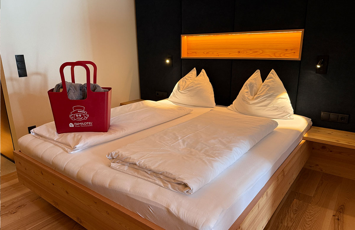 Familienhotel-Zauchenseehof-in-Zauchensee-schlafzimmer