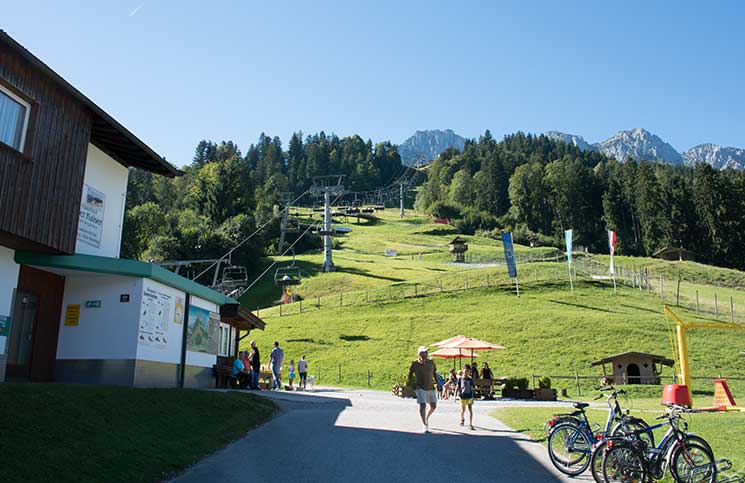 Familienrafting-und-Sommerrodeln-im-Kaiserwinkl-aussicht-zahmer-kaiser