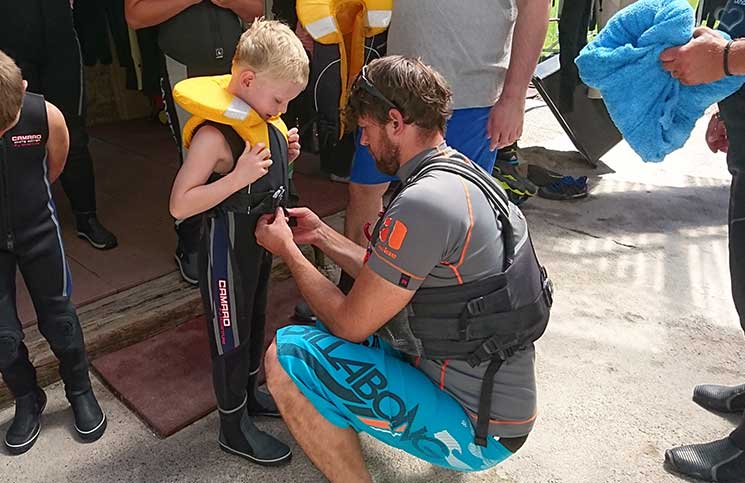 Familienrafting-und-Sommerrodeln-im-Kaiserwinkl-rafting-vorbereitung