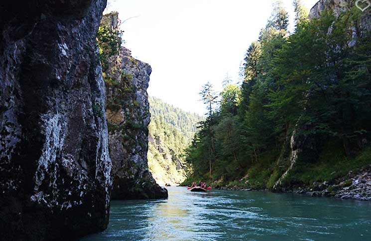 Familienrafting-und-Sommerrodeln-im-Kaiserwinkl-wildwasserraften