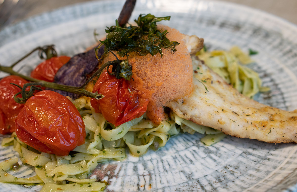 Familienresort-Petschnighof-mit-Bauernhof-in-Diex-fisch-mit-bärlauchnudeln