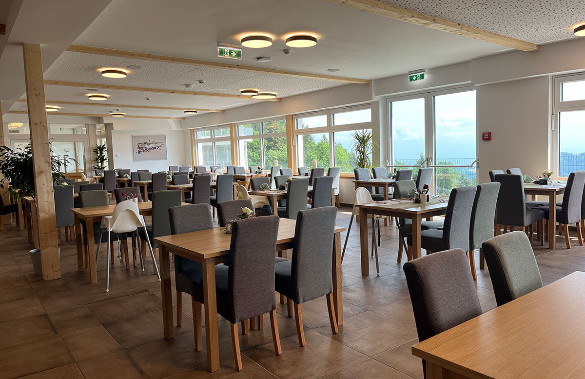 Familienresort-Petschnighof-mit-Bauernhof-in-Diex-restaurant