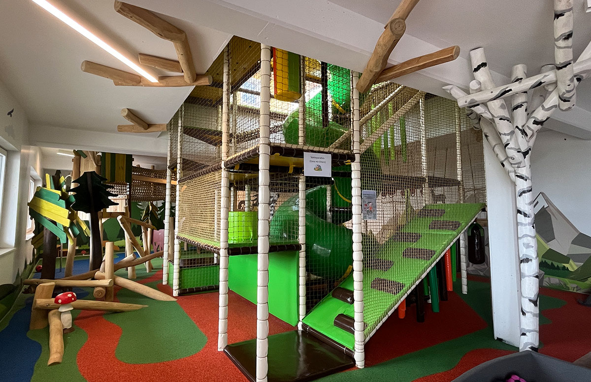 Familienresort-Petschnighof-mit-Bauernhof-in-Diex-softplayanlage-2