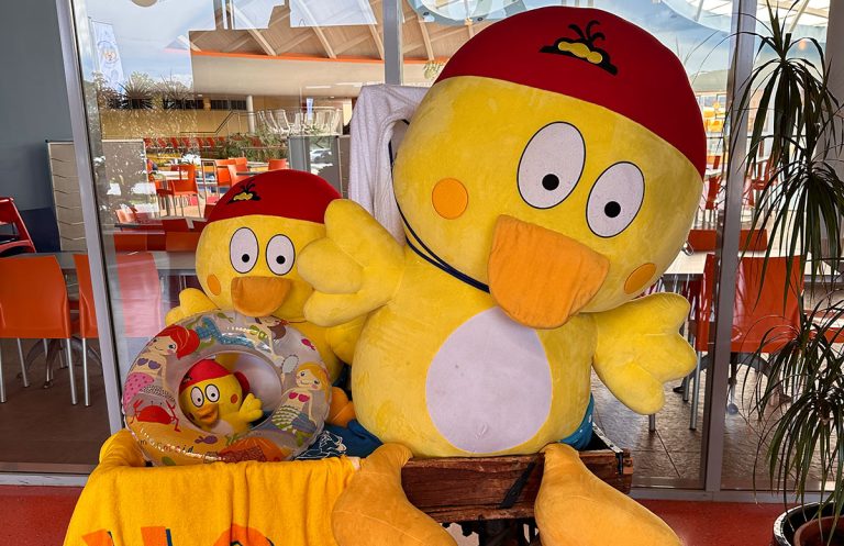 Familienurlaub-mit-Baby-in-der-H2O-Therme-hopiho-stofftier