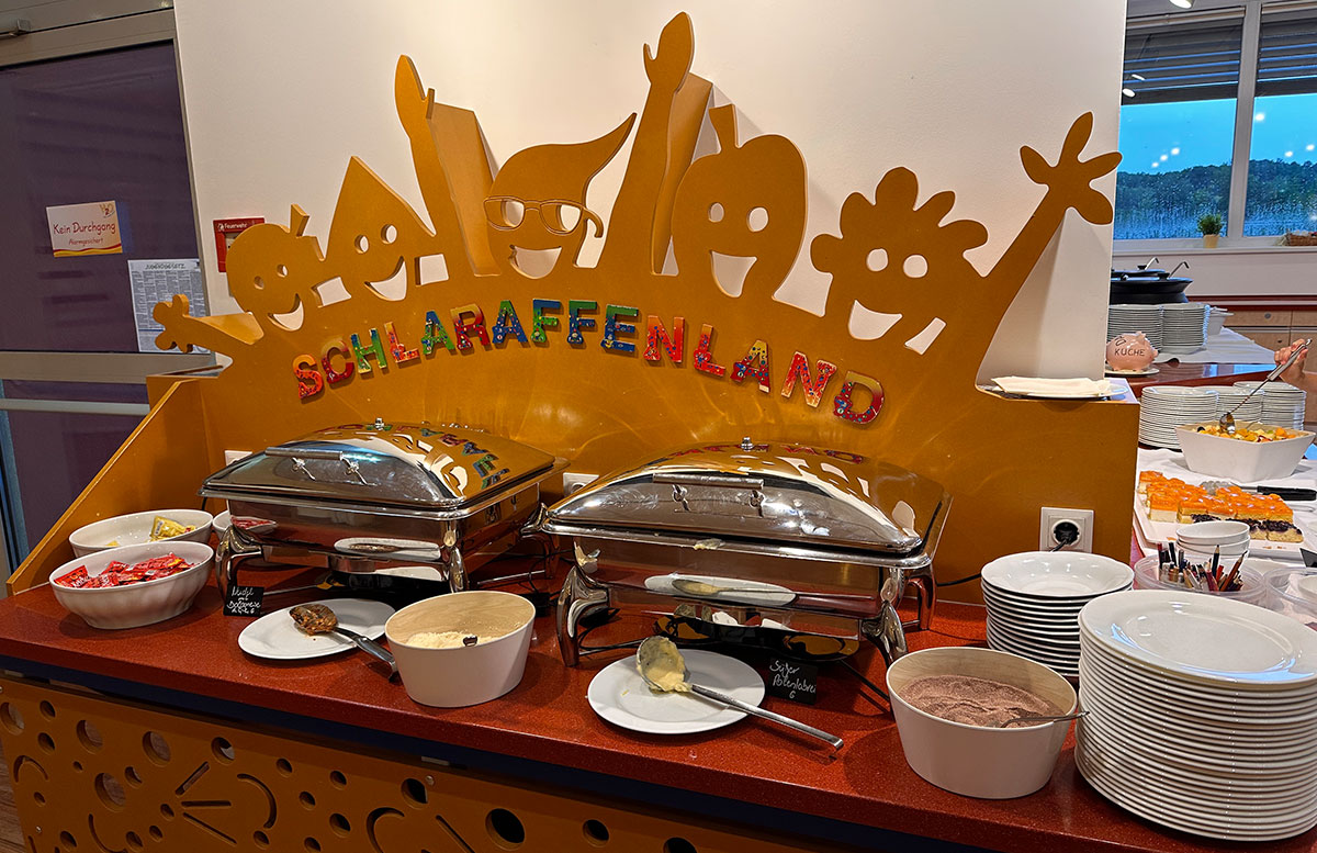 Familienurlaub-mit-Baby-in-der-H2O-Therme-kinderbuffet