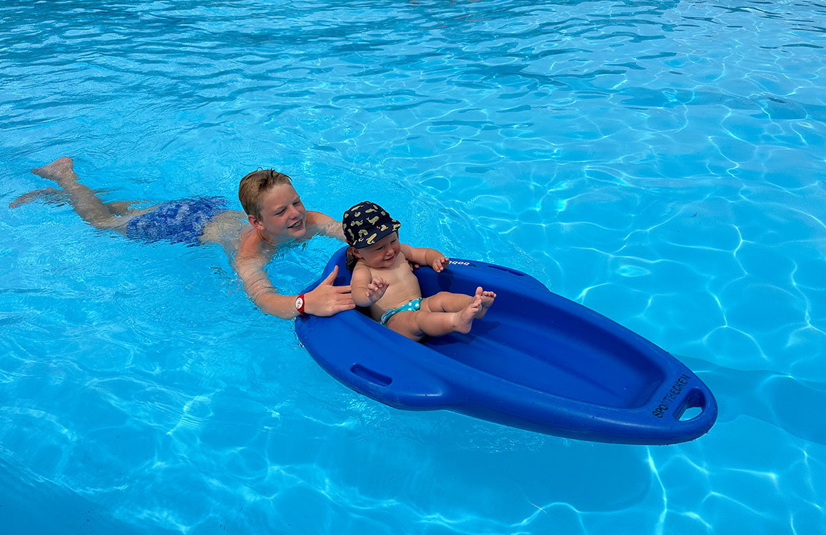 Familienurlaub-mit-Baby-in-der-H2O-Therme-lenny-und-lilly