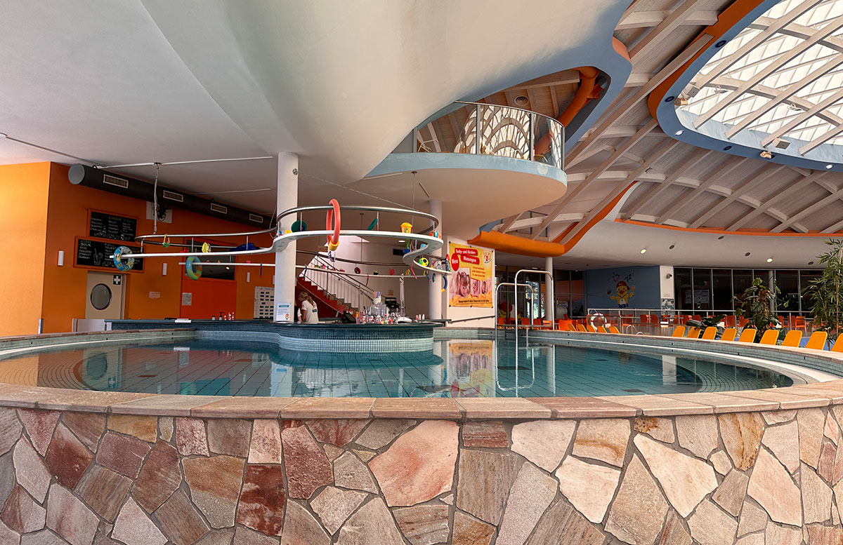 Familienurlaub-mit-Baby-in-der-H2O-Therme--------------------par