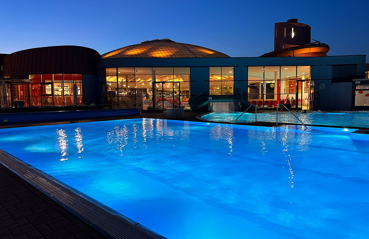 Familienurlaub-mit-Baby-in-der-H2O-Therme-ppppppppppppppppppend