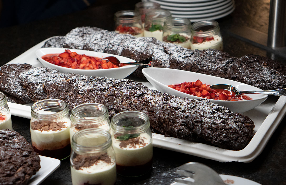 Familotel-Landgut-Furtherwirt-in-Kirchdorf-Tirol-brownies-mit-erdbeeren